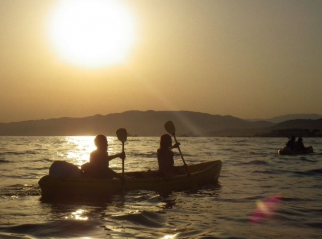  kayak de mer au coucher du soleil 